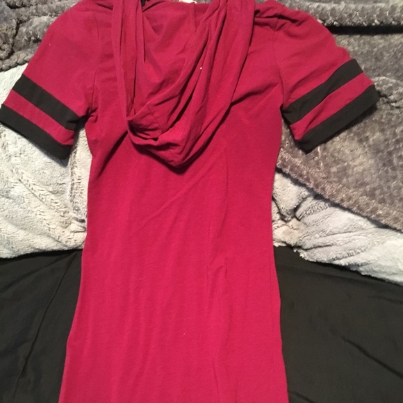 Maroon striped sleeve dress w/ hoodie - Picture 5 of 5